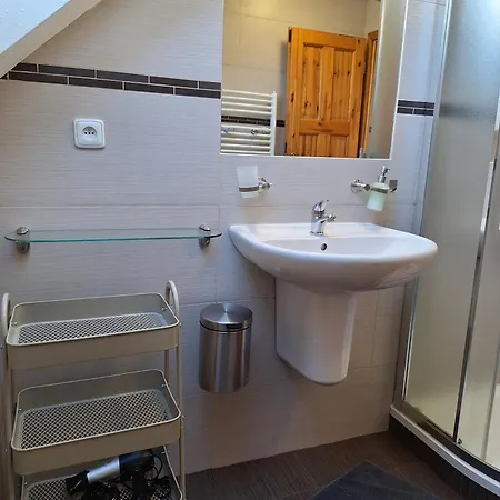 Ester アパート ロキトニツェ・ナト・イゼロウ